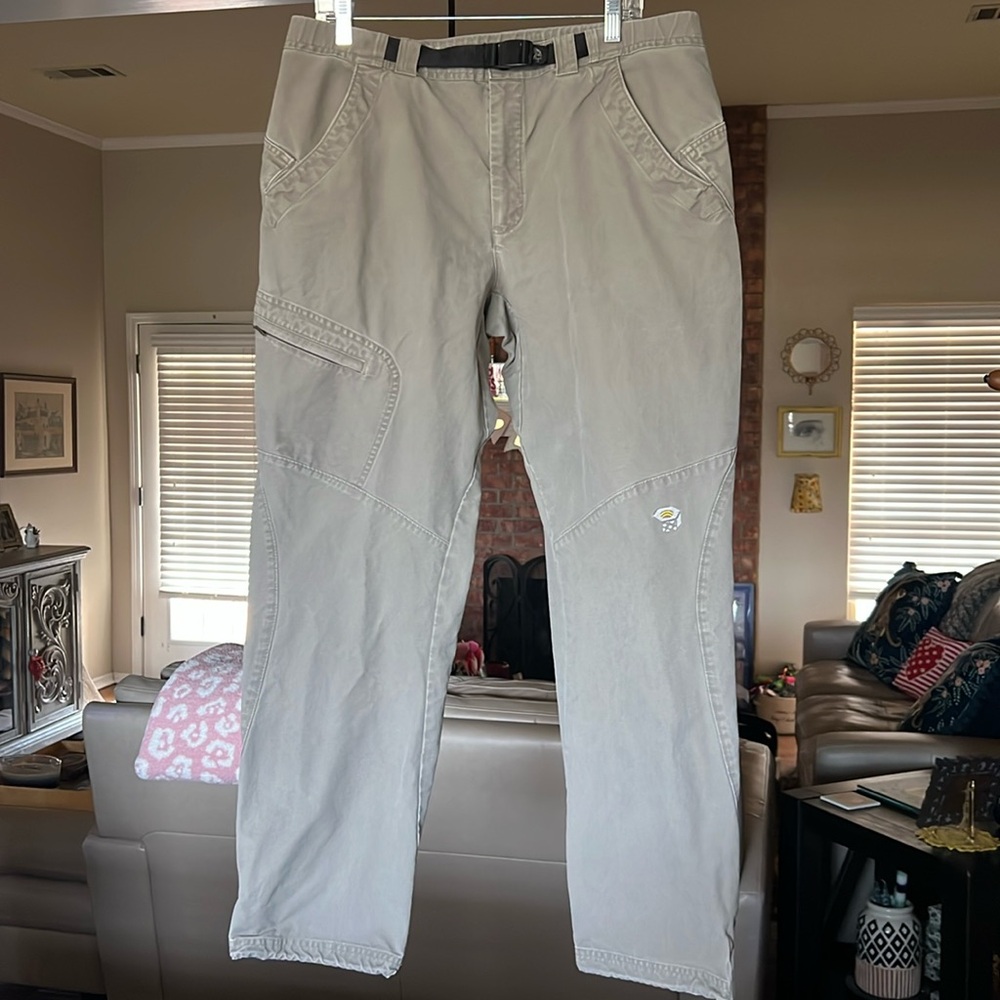 Men’s size large Mountain Hard Wear pants.